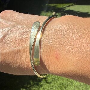 Sleek Gold plated Women's Bracelet